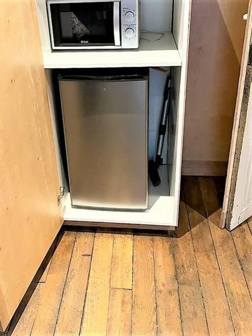 Appartement - Pigalle/abbesses Id 351 *
