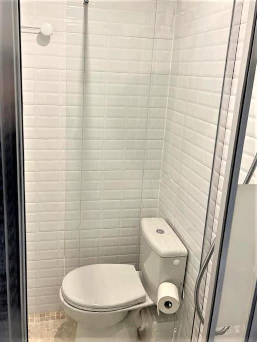 - Pigalle/abbesses Id 351 Appartement *