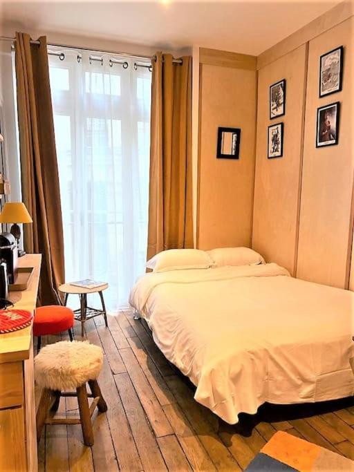 - Pigalle/abbesses Id 351 *